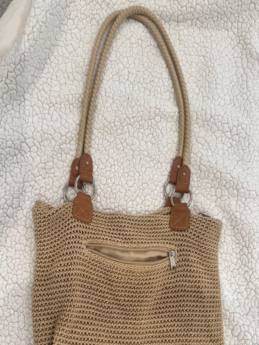 Tote bag by The Sak in a natural beige and green color combination 🌿🤎.